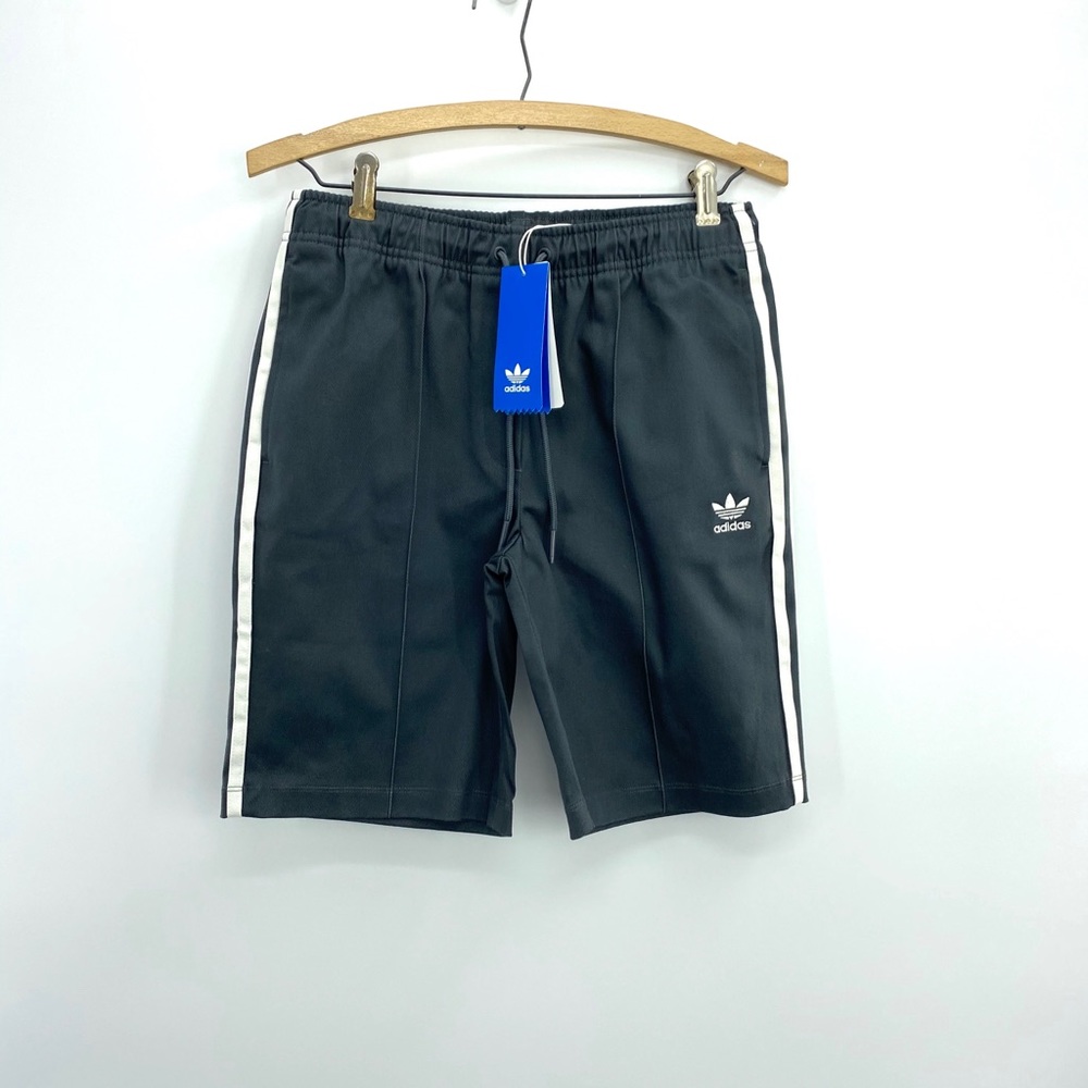 Adidas ‘Gresix/White’ Shorts Woman’s Size XSmall - Picture 1 of 2